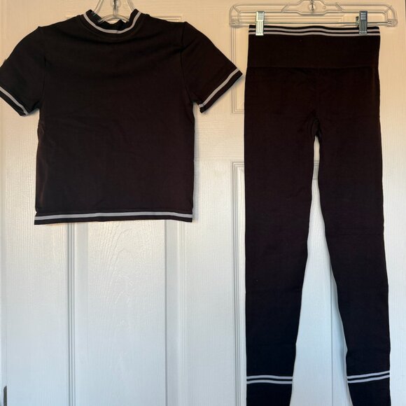 Gymshark Contrast Seamless Tee & Legging Set in Brown - Picture 5 of 11